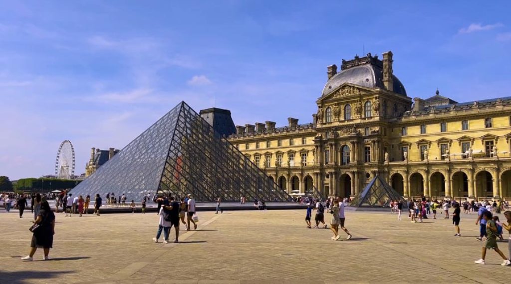 Louvre museum, main tourist attractions in paris