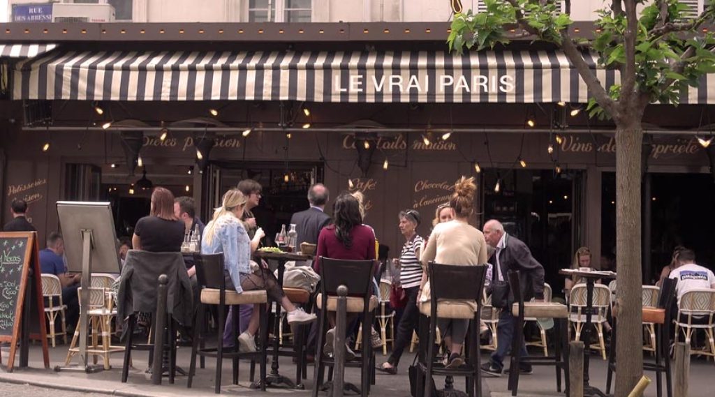 What are must-try foods in Paris?