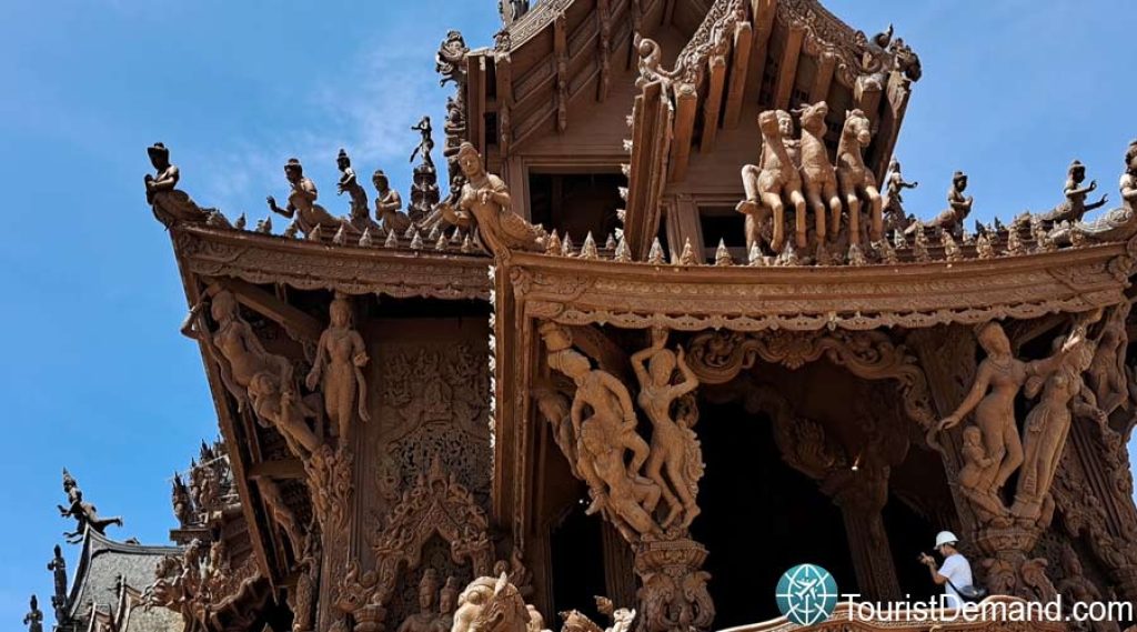 sanctuary of truth pattaya thailand